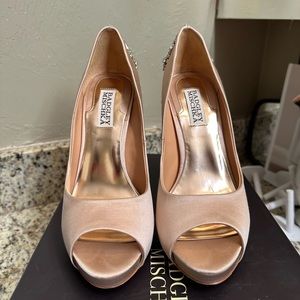 Badgley Mischka Kiara, Size 7, Latte